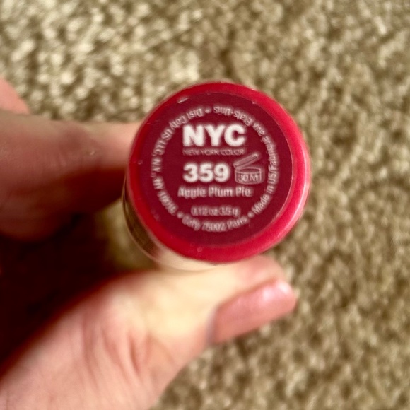 *NEW* NYC Applelicious Lip Balm in “Apple Plum Pie” 3.5g - Picture 3 of 3